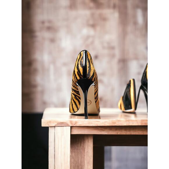 NWT - Michael Kors Parker Tiger Print Calf Hair and Leather Pump Size: 7 - Picture 5 of 5